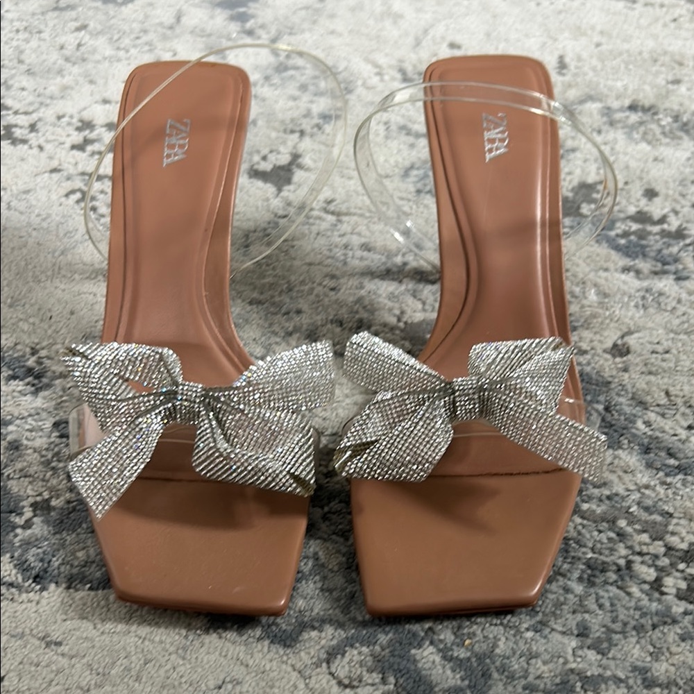 Zara Women's Tan and Silver Bow Sandals